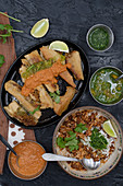 Vegane Tamales (gefüllte Maisblätter, Mexiko) mit Mojo Verde
