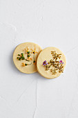 Cookies with edible flowers