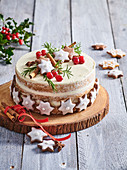 Christmas cake with small Nuremberg gingerbreads