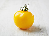 A yellow 'Earlina' tomato