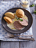 Rindfleisch mit Meerrettichsauce und gebackenen Knödeln