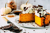 Pumpkin cheesecake with caramel sauce