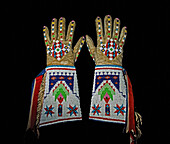 Decorated Gloves, Lakota Tribe