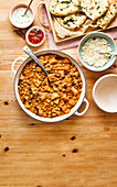 Butternusskürbis-Curry mit Kokos, Kichererbsen und Cashew