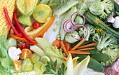 Frisches geschnittenes Gemüse (bildfüllend)