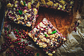 Currant crumble tray cake