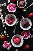 Strawberry and chocolate ice cream scoops