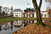 Gebäude und Park, Domaine Prieur, Burgund, Frankreich