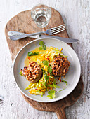 Pork medallions with peanut crust and pointed cabbage-pumpkin salad