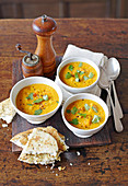 Currysuppe mit Kürbis, Linsen und Kokosnuss