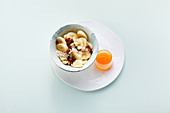 Alkaline muesli with apricots and bananas