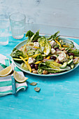 Veganer griechischer Salat mit Nuss-Feta