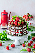 Strawberry and chocolate cake with mascarpone