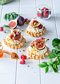 Fig tartlets with raspberries