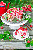 Erdbeer-Crêpe-Torte