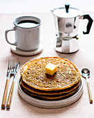 Amerikanische Pancakes mit Butter