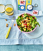 Powerbowl with romaine, apple, walnuts and raisins