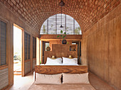 Simple bedroom with vaulted ceiling in Casa Volta