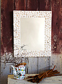 DIY mirror with frame made of pebbles