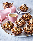 Baskets with caramel-walnut filling and coffee cream