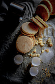 Vanilla biscuit taler