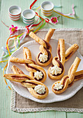 Rabbits of puff pastry with cinnamon