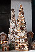 Decorated gingerbread trees and gingerbread houses
