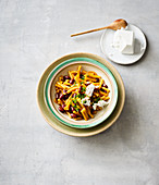 One pot pasta with kidney beans and goat's cheese