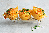 American mac and cheese muffins