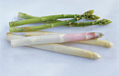Six green and white asparagus spears
