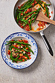 Green beans with tomatoes, garlic and hazelnuts