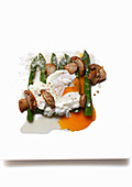 Green asparagus with poached egg and mushrooms