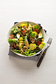 Nizza-Salat mit Thunfisch, Kartoffeln, Bohnen und Ei
