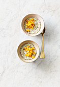 Courgette and oat porridge with apricots