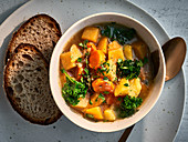 Vegetarischer Steckrübeneintopf mit Grünkohl