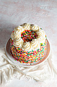 Funfetti-Torte mit Vanille-Buttercreme