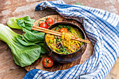Bunte Curry-Ramen für Veganer