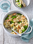Gratinated potato gnocchi with broccoli and chicken