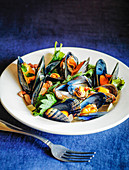 Mussels served with nettle leaves