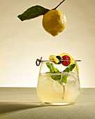 Fluère-Mocktail mit Bergamotte und Limonade