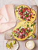 Tacos mit Steakstreifen und Radieschen