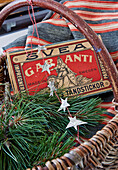 DIY Christmas garland with stars made of newspaper