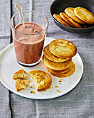 Nutmeg cookies with hot chocolate