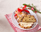 Yeast cake with raisins for Christmas
