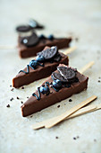 Chocolate covered cheesecake pops with cookies