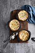 Gratinated onion and apple soup