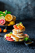 Zitrus-Pancakes mit Honig
