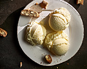 Vanilla ice cream with cantuccini