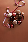 Christmas decorations with velvet ribbon