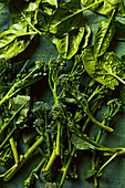 Spinat und Broccolini